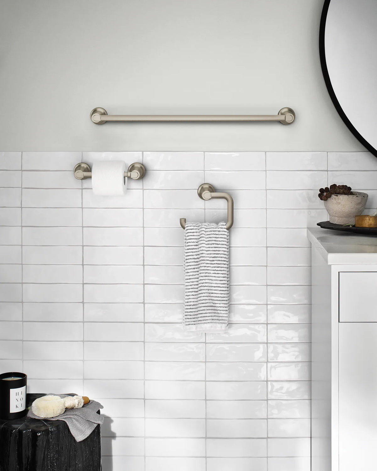 Zyla Pivoting Paper Holder Towel Bar Towel Ring